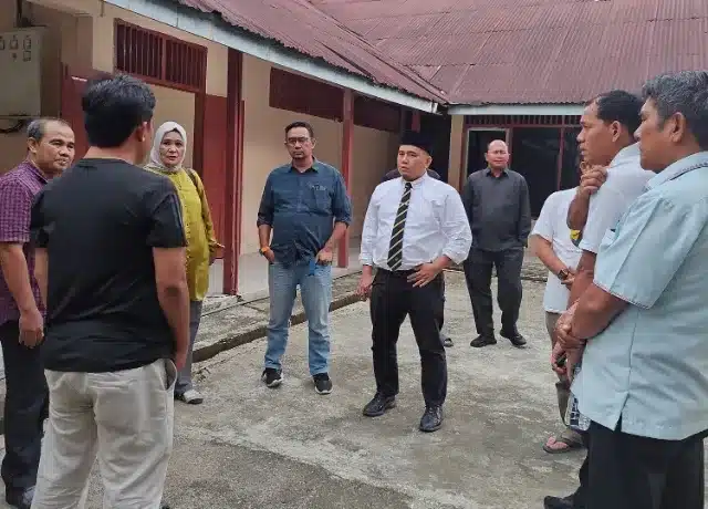 Ketua Umum KONI Sumbar Hamdanus, didampingi Wakil Ketua Umum II Septri serta sejumlah pengurus lainnya, menyampaikan hal itu kepada pers di sela-sela peninjauan persiapan atlet di beberapa lokasi latihan, Selasa (7/10/2025).