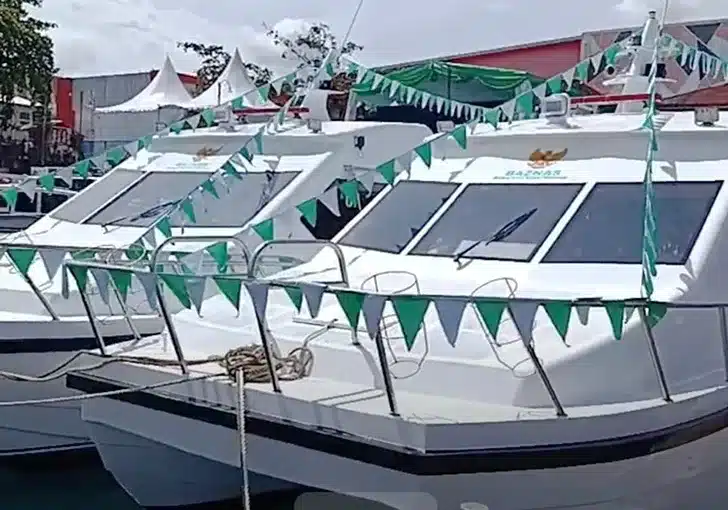 Puncak acara ditandai dengan penyerahan dua unit kapal layanan kesehatan bergerak (RS Terapung) dari BAZNAS RI untuk Kabupaten Kepulauan Talaud dan Kabupaten Kepulauan Sangihe.