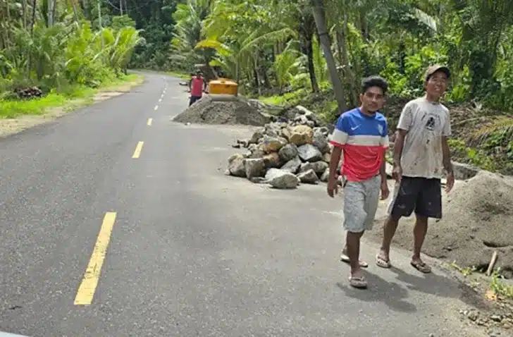 Anggota DPRD Kabupaten Kepulauan Talaud dari Partai Gerindra, Muhamad Sarifudin Kofia, SH, mendesak Kejaksaan Tinggi Sulawesi Utara (Kejati Sulut) segera menyelidiki dugaan penyimpangan proyek jalan dan jembatan senilai Rp103 miliar yang bersumber dari APBN.