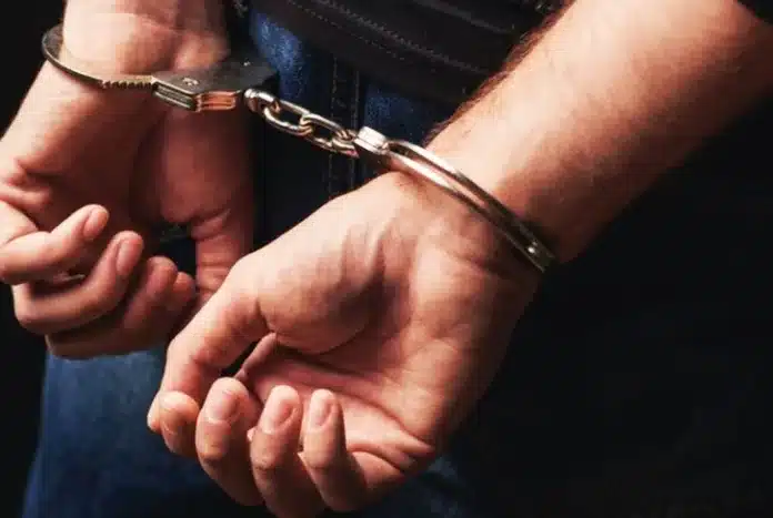 Polisi berhasil mengungkap kasus pembunuhan disertai perampokan terhadap pengemudi taksi online, Ujang Adiwijaya (57), yang jasadnya ditemukan dalam kondisi terikat di pinggir Tol Jagorawi, Bogor, Jawa Barat. (Foto: Ilustrasi)