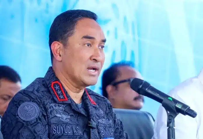 Kepala BNN Komjen Pol Suyudi Ario Seto mengimbau warga Kampung Bahari, Jakarta Utara, untuk tidak takut melaporkan peredaran narkoba maupun bandar narkoba yang beroperasi di lingkungan mereka.