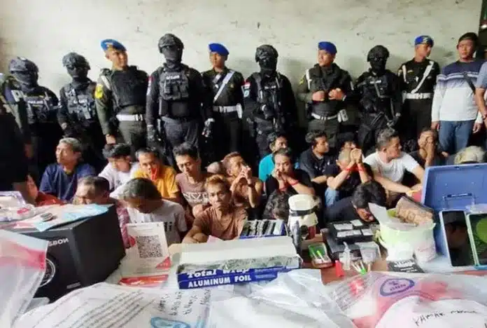 BNN Gerebek Sarang Narkoba Berlan: 25 Pelaku Ditangkap, Transaksi Pakai QRIS Terbongkar Operasi besar pemberantasan narkoba digelar Badan Narkotika Nasional (BNN) di kawasan Berlan, Jalan Kesatrian, Matraman, Jakarta Timur.