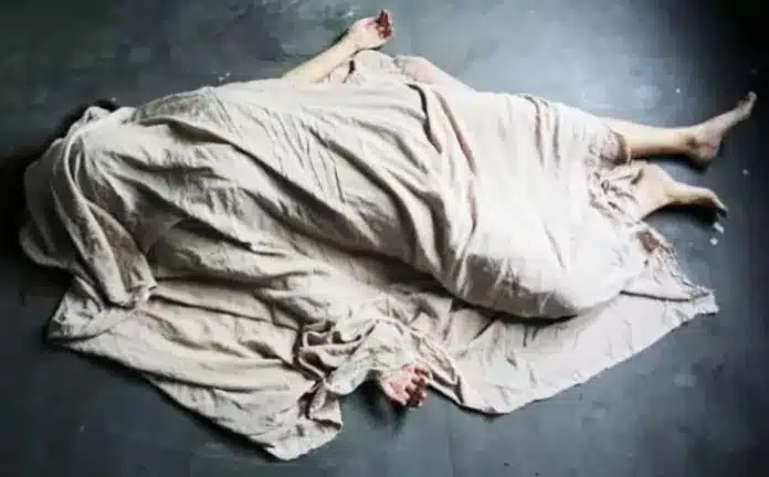 Kesepakatan open BO melalui aplikasi MiChat berujung petaka. Seorang wanita berinisial SS (32), asal Subang, Jawa Barat, ditemukan tewas di dalam kamar sebuah hotel di Sidoarjo, Jawa Timur, diduga kuat akibat dibunuh pelanggannya sendiri. Ilustrasi pembunuhan - (elementsenvato/RawPixels_1)