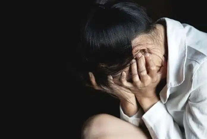 Seorang pria berinisial WW (38) di Kecamatan Sekupang, Kota Batam, Kepulauan Riau, ditangkap Unit Reskrim Polsek Sekupang atas dugaan pencabulan terhadap anak tirinya yang masih berusia 14 tahun. Ilustrasi pelecehan seksual (Foto: Getty Images/iStockphoto/Tinnakorn Jorruang)