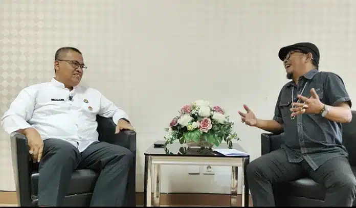 Pemerintah Provinsi Sumatera Barat terus mempercepat langkah strategis untuk mencapai target pertumbuhan ekonomi sebesar 7 persen pada tahun 2030. Hal itu ditegaskan Sekretaris Daerah Provinsi Sumbar, Arry Yuswandi, dalam bincang santai bersama Founder Podcast Ciloteh Wan Ipin pada Jumat (31/10/2025).