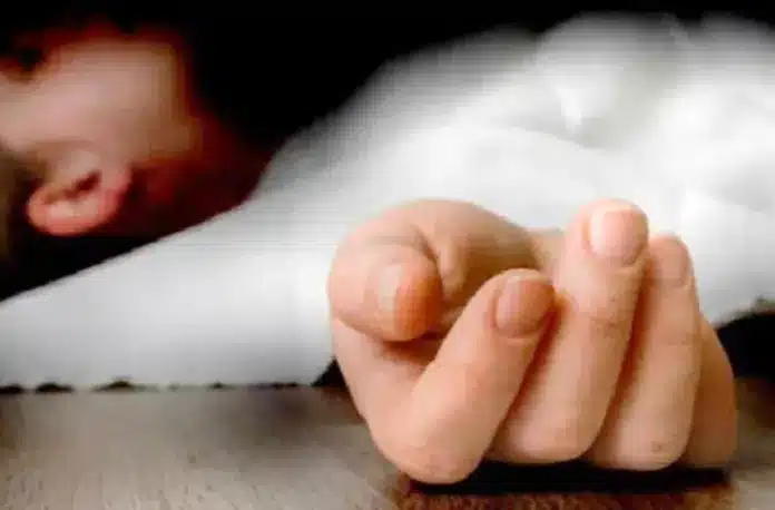 Sengketa Sampah Picu Pembunuhan Brutal di Polman, Pelaku Ditangkap Polisi Seorang pria berinisial SE (36) di Kabupaten Polewali Mandar (Polman), Sulawesi Barat, tewas setelah dibacok tetangganya berinisial AH (45). Polisi memastikan pelaku pembunuhan telah diamankan untuk proses penyelidikan lebih lanjut. (Foto: Ilustrasi)