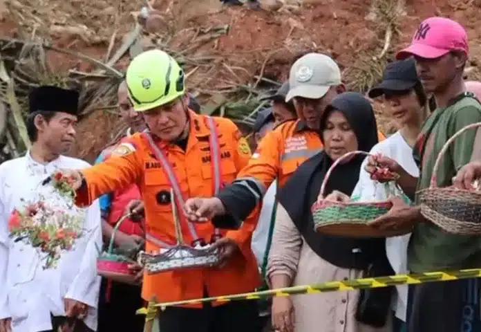 Setelah memasuki hari ke-10 pencarian, Basarnas resmi menghentikan operasi SAR terhadap korban tanah longsor di Desa Cibeunying, Kecamatan Majenang, Kabupaten Cilacap. (Foto: Basarnas Cilacap)