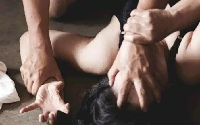 Bejat! Kakak Ipar di Kepahiang Perkosa Adik Ipar Sejak 2018, Pelaku Ditangkap Pria berinisial DU (36) di Kabupaten Kepahiang, Bengkulu, ditangkap polisi setelah dilaporkan memerkosa adik iparnya sejak tahun 2018. Aksi bejat yang berlangsung bertahun-tahun itu terungkap setelah ibu korban melapor ke pihak berwajib.