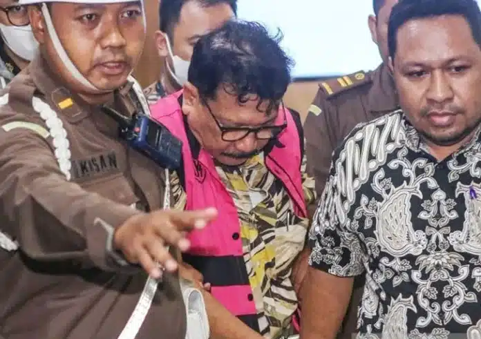 MA Pertegas Putusan: Zarof Ricar Bersalah, Harta Rp 915 M & Emas 51 Kg Jadi Sorotan Dengan penolakan tersebut, Zarof Ricar tetap harus menjalani hukuman penjara 18 tahun sebagaimana diputus pada tingkat banding.