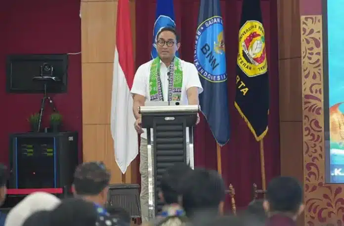 Kuliah Umum BNN di UPN Veteran Jakarta Soroti Ancaman Narkoba Masuk Kampus Kepala Badan Narkotika Nasional (BNN) RI, Komjen Suyudi Ario Seto, memberikan kuliah umum bertema pencegahan dan pemberantasan narkoba kepada sivitas akademika UPN Veteran Jakarta. Acara tersebut berlangsung di Auditorium Bhinneka Tunggal Ika, Rabu (19/11/2025). (Foto: Dok BNN)
