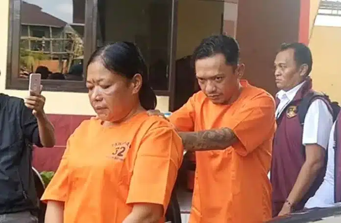 Polisi menetapkan sepasang kekasih sebagai tersangka pembunuhan terhadap Legiman (67), seorang tukang ojek yang ditemukan tewas di Jalan Raya Beton, Kecamatan Gringsing.