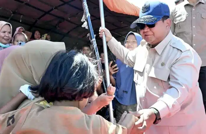 Rakyat Mengungsi, Bupati Umrah: Gerindra Copot Mirwan dari Jabatan Partai Presiden Prabowo Subianto menyoroti keras tindakan Bupati Aceh Selatan Mirwan MS yang pergi umrah tanpa izin di tengah bencana banjir dan longsor yang melanda wilayahnya.