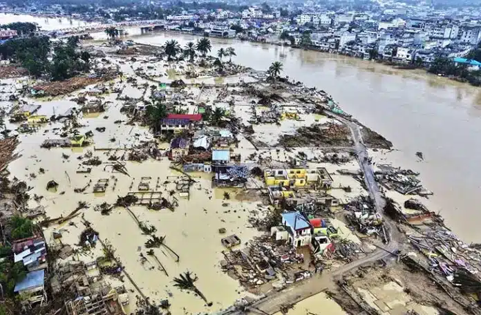 Badan Nasional Penanggulangan Bencana (BNPB) melaporkan jumlah korban meninggal dunia akibat bencana banjir bandang dan tanah longsor yang melanda Provinsi Aceh, Sumatra Utara, dan Sumatra Barat terus bertambah dan kini mencapai 1.053 jiwa hingga Selasa, 16 Desember 2025.