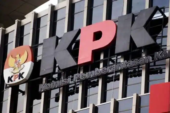 KPK Cetak Rekor OTT Sehari: Jaksa, Bupati, dan Enam Orang di Kalsel Diamankan Komisi Pemberantasan Korupsi (KPK) kembali menunjukkan komitmennya dalam pemberantasan korupsi dengan menggelar tiga operasi tangkap tangan (OTT) dalam satu hari di tiga wilayah berbeda, yakni Provinsi Banten, Kabupaten Bekasi (Jawa Barat), dan Kalimantan Selatan, pada Rabu (17/12/2025).