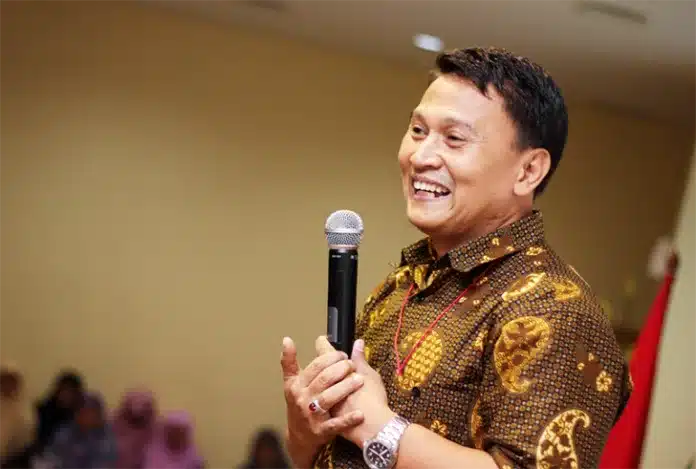 Kepala Desa dan Bupati Bekasi Terlibat Suap, Mardani: Orang Tua Harus Lindungi Anak dari Korupsi Anggota Komisi II DPR RI, Mardani Ali Sera, menyatakan keprihatinan mendalam atas dugaan keterlibatan Kepala Desa Sukadami, HM Kunang, dalam kasus korupsi yang juga menyeret anak kandungnya, Bupati Bekasi nonaktif Ade Kuswara Kunang.