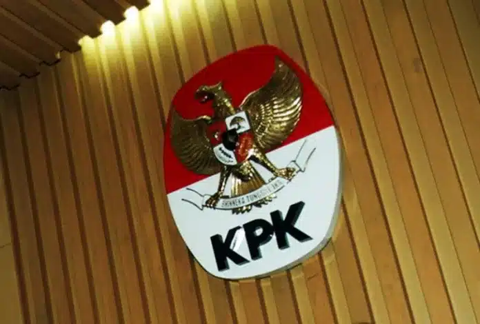 Komisi Pemberantasan Korupsi (KPK) kembali menggelar operasi tangkap tangan (OTT) di Kalimantan Selatan (Kalsel). Dalam operasi senyap tersebut, penyidik KPK mengamankan sejumlah pihak yang diduga terlibat praktik pemerasan.