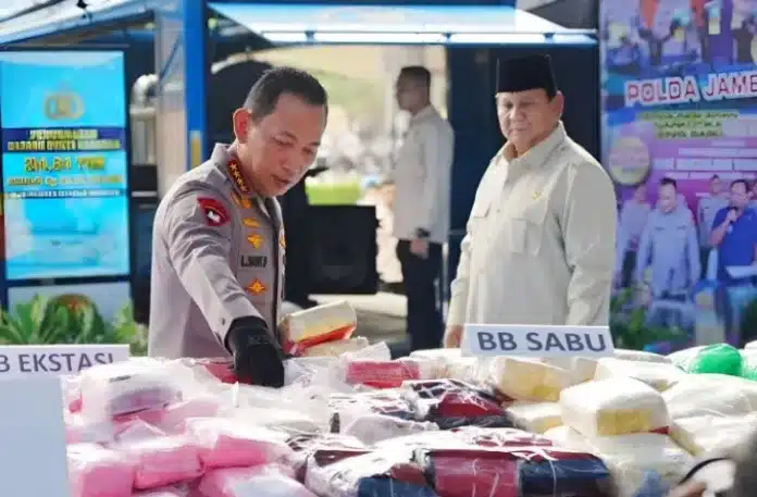 Kapolri Jenderal Listyo Sigit Prabowo mengungkap capaian Kepolisian Negara Republik Indonesia (Polri) dalam pemberantasan peredaran narkoba sepanjang tahun 2025. Polri berhasil membongkar peredaran narkoba dengan total barang bukti mencapai 590 ton.