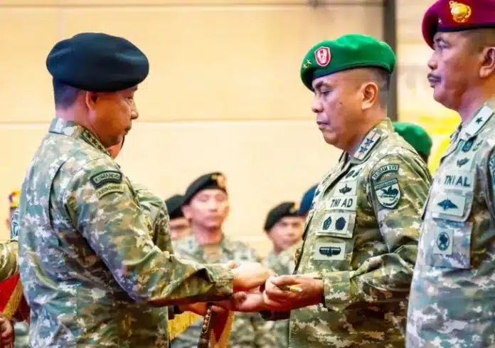 Mayjen Febriel Buyung Sikumbang resmi menjabat sebagai Panglima Komando Daerah Militer (Pangdam) XVII/Cenderawasih setelah dilaksanakan serah terima jabatan di Markas Besar TNI.