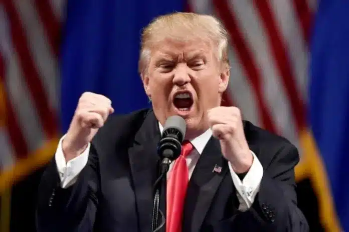 Konflik Memanas, Trump Desak Iran Segera Duduk di Meja Perundingan Presiden Amerika Serikat Donald Trump memperingatkan Iran agar segera serius terlibat dalam pembicaraan damai guna mengakhiri konflik yang kian memanas. Peringatan keras itu disampaikan setelah Teheran secara terbuka menolak tawaran Washington untuk menyelesaikan perang melalui jalur diplomasi.