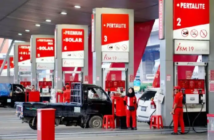 Isyarat Kenaikan BBM 1 April, Bahlil Buka Suara Soal Nasib Pertalite Pemerintah melalui Menteri Investasi/Kepala BKPM, Bahlil Lahadalia, angkat bicara terkait isu kenaikan harga bahan bakar minyak (BBM) non-subsidi seperti Pertamax dan sejenisnya yang berpotensi mengalami penyesuaian mulai 1 April 2026.