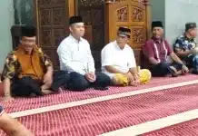 Erianto Salurkan Aspirasi Rakyat untuk Perbaikan Masjid Assaqinah Anggota DPRD Kota Padang, Erianto dari Partai Golkar, menyalurkan aspirasi masyarakat melalui pokok pikiran (pokir) berupa bantuan dana sebesar Rp90 juta untuk rehabilitasi Masjid Assaqinah. Kegiatan tersebut dilaksanakan di Jalan Mangga RW 10, Kelurahan Kuranji, Kecamatan Kuranji, Kota Padang, pada Sabtu malam (4/4/2026).