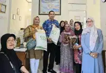 Camat Lubuk Begalung Pantau BAPANG 2026, Penerima Naik Signifikan Jadi 11.079 KK Camat Lubuk Begalung, Nofiandi Amir, bersama jajaran pemerintah kecamatan melakukan monitoring langsung penyaluran Bantuan Pangan (BAPANG) di Kelurahan Pagambiran Nan XX, Jumat (17/4/2026).
