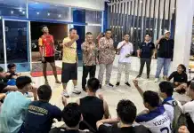 Pelatda Mandiri ABTI Padang Resmi Dimulai, KONI Targetkan Prestasi Emas di Porprov 2026 Kegiatan Pelatda tersebut dilaksanakan di Lapangan Rafely Futsal, Kota Padang, dan dibuka secara langsung oleh Ketua Umum KONI Kota Padang, Erianto. Turut hadir dalam kegiatan itu Sekretaris Umum KONI Kota Padang Tri Putra Junaidi, Wasekum IV Syaril Bais, Sekretaris Umum ABTI Kota Padang Anton Rizal, serta Ketua Harian ABTI Kota Padang Seprinaldi M.Pd.