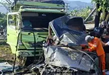 4 Tewas dalam Kecelakaan Beruntun di Jembatan Padang Besi Kecelakaan beruntun yang melibatkan lima kendaraan terjadi di kawasan Jembatan Padang Besi, Kecamatan Lubuk Kilangan, Kota Padang, Sumatera Barat, Minggu (10/5/2026) pagi.