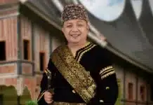 Dr. M. Fikar Datuak Rajo Magek, Pemimpin Pendidikan yang Menginspirasi di SMK Muhammadiyah 1 Kepala SMK Muhammadiyah 1, Dr. M. Fikar, S.Ag., M.M., M.Pd., Datuak Rajo Magek, dikenal sebagai sosok pemimpin pendidikan yang memiliki dedikasi tinggi dalam membangun mutu pendidikan berbasis karakter, kedisiplinan, serta nilai-nilai keislaman.