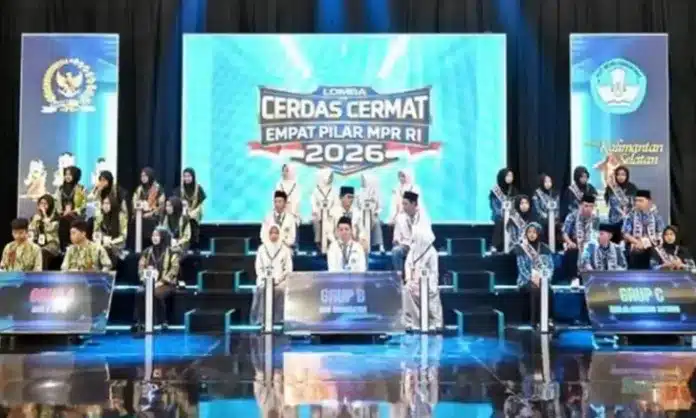 Ketua Fraksi Partai Gerindra MPR RI, Habiburokhman, memberikan apresiasi terhadap keberanian siswi SMA Negeri 1 Pontianak, Josepha Alexandra atau yang akrab disapa Ocha, usai viral memprotes keputusan juri dalam Final Lomba Cerdas Cermat (LCC) Empat Pilar MPR RI tingkat Provinsi Kalimantan Barat.