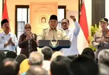 Prabowo ke BPKP: Jangan Takut Periksa Orang Dekat Presiden Presiden RI Prabowo Subianto menegaskan komitmennya dalam mendukung pemberantasan korupsi dan penegakan hukum tanpa pandang bulu, termasuk terhadap orang-orang yang memiliki kedekatan dengannya.