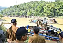 Usai Tragedi 9 Penambang Tewas, Mahyeldi Minta Aktivitas Tambang Ilegal di Sijunjung Ditertibkan Gubernur Sumatera Barat, Mahyeldi Ansharullah, turun langsung meninjau aktivitas Penambangan Emas Tanpa Izin (PETI) di kawasan Batu Gando, Nagari Muaro, Kabupaten Sijunjung, Selasa (19/5/2026).