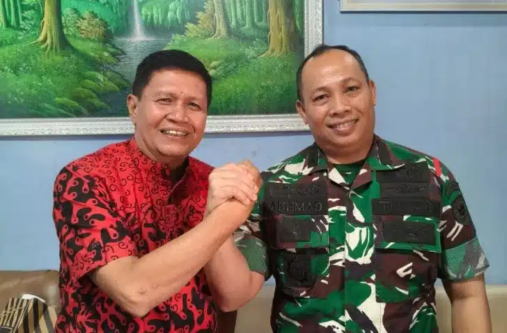 Kepala Zeni Daerah Militer (Kazidam) Kodam XX/Tuanku Imam Bonjol, Kolonel Czi Akhmad Safari, S.H., M.I.POL, melaksanakan kegiatan temu ramah dan silaturahmi bersama tokoh masyarakat Kota Padang, Irwan Basir Dt. Rajo Alam, S.H., M.M, pada Jumat (29/05/2026).