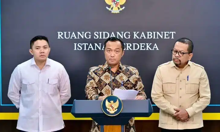 Prabowo Copot Dadan Hindayana dari Kepala BGN, Nasib Wacana MBG untuk Anak PMI Jadi Sorotan 1 Presiden kemudian menunjuk Nanik Sudaryati Deyang sebagai Kepala BGN yang baru. Sementara itu, Agustina Arumsari dan Mayjen TNI Trenggono dipercaya mengisi posisi Wakil Kepala BGN.