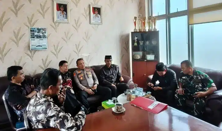 Pemerintah Kecamatan Kuranji menggelar Monthly Meeting dan Silaturahmi Lintas Sektoral tingkat Kecamatan Kuranji untuk bulan Juni 2026 di Kantor Camat Kuranji, Jalan By Pass KM 9,5 Simpang Taruko, Kelurahan Kalumbuk, Kecamatan Kuranji, Kota Padang, Rabu (3/6/2026).