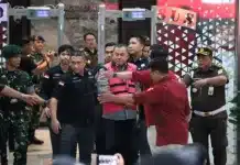 Ironi Letjen (Purn) Lodewyk Pusung: 32 Tahun Berkarier Gemilang di Militer, Tersandung dalam 1,5 Tahun di BGN Letjen TNI (Purn) Lodewyk Pusung sedang diperiksa atau dijemput oleh penyidik Kejaksaan Agung terkait penyelidikan yang melibatkan Badan Gizi Nasional (BGN). Namun, belum ada pernyataan resmi dari Kejaksaan Agung yang menyatakan bahwa beliau telah ditetapkan sebagai tersangka atau ditangkap.