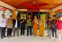 Didukung IKTN, Koperasi Tambang Rakyat Sakato Jaya Siap Wujudkan Pertambangan Rakyat Berkelanjutan Rombongan pengurus yang dipimpin Ketua Koperasi Tambang Rakyat Sakato Jaya, Muslim, didampingi Sekretaris Marlius, Bendahara Syafruddin serta sejumlah pengurus lainnya, diterima langsung oleh Kepala Bidang Koperasi DAGPERINKOP UKM Kabupaten Sijunjung, Yetna Rosi.