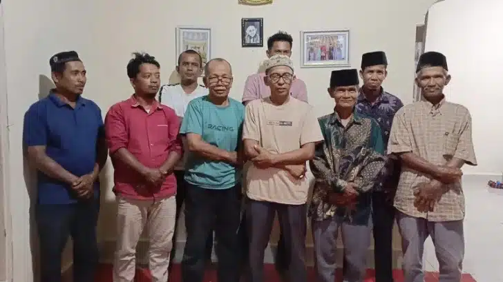 Rombongan pengurus yang dipimpin Ketua Koperasi Tambang Rakyat Sakato Jaya, Muslim, didampingi Sekretaris Marlius, Bendahara Syafruddin serta sejumlah pengurus lainnya.