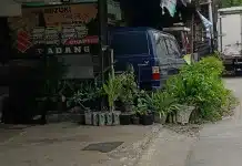 Trotoar Jadi Lapak dan Bangunan, Keselamatan Pejalan Kaki Terancam Kondisi trotoar di kawasan Jalan Dr. M. Hatta dan Jalan Tunggang, Kelurahan Pasar Ambacang, Kecamatan Kuranji, Kota Padang, kian memprihatinkan karena banyak beralih fungsi dari fasilitas pejalan kaki menjadi area berjualan, parkir kendaraan, serta lokasi berdirinya bangunan dan berbagai fasilitas lainnya yang menghalangi akses pejalan kaki, sehingga mengganggu kenyamanan dan keselamatan masyarakat.