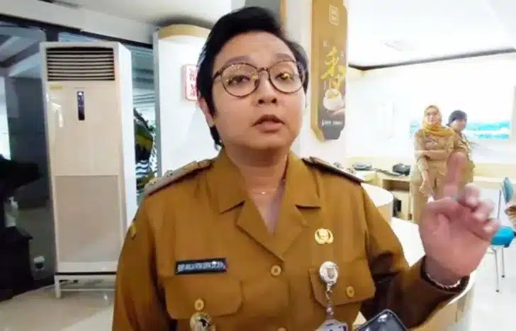 Verifikasi Ungkap 100 Titik SPPG Diduga Fiktif di Cilacap, Sebagian Tercatat di Sawah hingga Kuburan 1 Pelaksana Tugas (Plt) Bupati Cilacap, Ammy Amalia Fatma Surya, menyampaikan keterangan di Kantor Gubernur Jawa Tengah, Kecamatan Semarang Selatan, Kota Semarang, pada Senin (30/3/2026).
