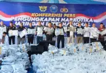 BNN RI Berhasil Gagalkan Penyelundupan 3,37 Ton Ganja Jaringan Thailand-Indonesia di Gresik Kepala BNN RI, Komjen Pol. Suyudi Ario Seto, mengatakan keberhasilan pengungkapan kasus ini menjadi salah satu penyitaan narkotika terbesar sepanjang tahun 2026.