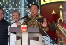 Jampidsus Buka Suara Soal Uang yang Ditemukan di Rumah Sentul Jaksa Agung Muda Tindak Pidana Khusus (Jampidsus) Kejaksaan Agung, Febrie Adriansyah, mengakui bahwa rumah mewah di kawasan Sentul, Kabupaten Bogor, yang menjadi salah satu lokasi penggeledahan oleh penyidik Polda Metro Jaya bersama Korps Pemberantasan Tindak Pidana Korupsi Polri merupakan milik pribadinya.