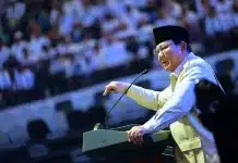Prabowo Sentil Kaum Pesimis: Yang Merasa Indonesia Suram, Silakan Cari Negara Lain Presiden Republik Indonesia, Prabowo Subianto, mengajak seluruh elemen bangsa untuk tetap optimistis terhadap masa depan Indonesia dan tidak terjebak dalam sikap pesimistis yang dinilai dapat menghambat kemajuan bangsa. (Foto: Kompas.com)