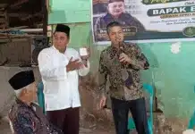 Lepas Jamaah Syatariyah ke Calau, Erianto Ajak Perkuat Iman dan Teladani Perjuangan Ulama Anggota DPRD Kota Padang, Erianto, secara resmi melepas keberangkatan rombongan Jamaah Syatariyah Kota Padang yang akan melaksanakan ziarah ke Calau. Kegiatan pelepasan berlangsung di halaman rumah Pengurus Jamaah Syatariyah Kota Padang, Syahrial Darmawi Malin Marajo, pada Sabtu (18/7/2026) pagi dan diikuti ratusan jamaah dengan penuh khidmat.