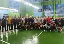 Sekda Raju Minropa Resmi Buka Open Turnamen Bulutangkis Piala Wali Kota Cup 2026, KONI Kota Padang Perkuat Program Padang Juara Wali Kota Padang Fadly Amran yang diwakili oleh Sekretaris Daerah (Sekda) Kota Padang, Raju Minropa, secara resmi membuka Open Turnamen Bulutangkis Piala Wali Kota Cup 2026 di Hall Titian Filano, Parak Karakah, Kota Padang, Sabtu (18/7/2026).