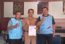 Dukung Arah Kebijakan Presiden Prabowo, Koperasi Tambang Rakyat Sakato Jaya Resmi Laporkan Keberadaannya ke Pemkab Sijunjung Ketua IKTN Sumbagteng sekaligus pengurus Koperasi Produsen Tambang Rakyat Sakato Jaya, Fauzi Juanda, didampingi Pengawas Koperasi Afrizal, secara resmi menyampaikan surat pemberitahuan mengenai keberadaan dan eksistensi Koperasi Produsen Tambang Rakyat Sakato Jaya kepada sejumlah instansi pemerintah dan aparat penegak hukum di Kabupaten Sijunjung, Senin (20/7/2026) pagi.