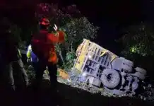 Sitinjau Lauik Kembali Makan Korban, Truk Terjun ke Jurang Diduga Akibat Rem Blong Kecelakaan lalu lintas tunggal kembali terjadi di jalur ekstrem Sitinjau Lauik, Kota Padang, Sumatera Barat, Kamis (23/7/2026) malam sekitar pukul 20.05 WIB.
