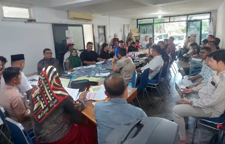 Dalam rangka memantapkan persiapan Kontingen Kota Padang menghadapi Pekan Olahraga Provinsi (PORPROV) XVI Sumatera Barat Tahun 2026, Satuan Tugas (Satgas) KONI Kota Padang menggelar rapat koordinasi bersama seluruh Pengurus Cabang (Pengcab) olahraga di Kantor KONI Kota Padang, Jalan Rasuna Said Nomor 56, Jumat (24/7/2026).