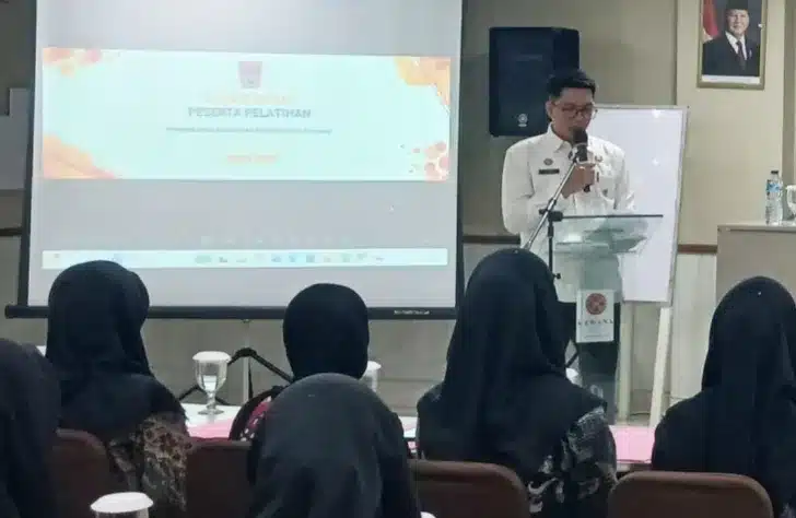 Didukung Pokir Hendrizal, Pelatihan Peningkatan Kapasitas Pemuda IMAPA Resmi Ditutup Dispora Padang 1 Acara penutupan dihadiri oleh Kepala Dinas Pemuda dan Olahraga Kota Padang Eka Putra Buhari, Kepala Bidang Kepemudaan Dispora Kota Padang Ary Prima, jajaran pengurus IMAPA Kota Padang, perwakilan organisasi kepemudaan, para narasumber, serta seluruh peserta pelatihan.