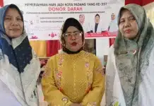 100 Pendonor Ikuti Aksi Donor Darah Puskesmas se-Kuranji dalam Rangka HJK Padang ke-357 Kepala Puskesmas Ambacang, drg. Hj. Yenni, didampingi Kepala Puskesmas Kuranji dr. Diam Suryani dan Kepala Puskesmas Belimbing dr. Versiana, menyampaikan bahwa kegiatan donor darah tersebut dilaksanakan sebagai bagian dari rangkaian peringatan Hari Jadi Kota Padang ke-357.